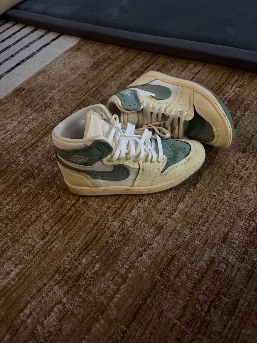 Jordan 1 high Method of Make Jade Smoke